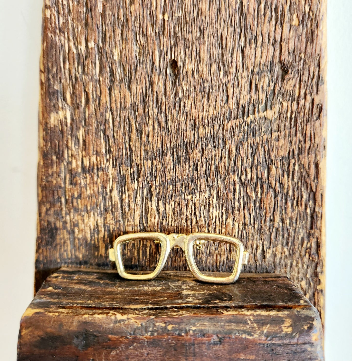 Goldtone Glasses Small Pin