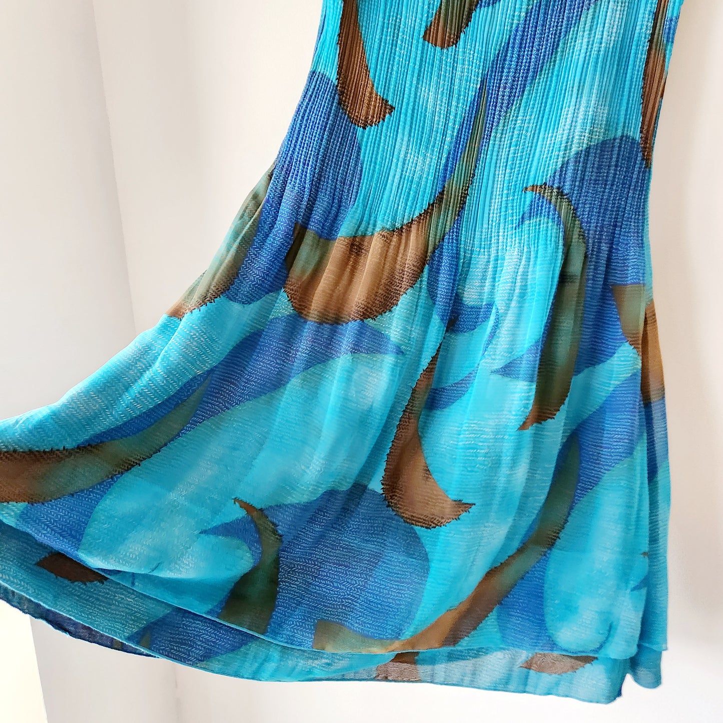 Veeca Pleated Sleeveless Dress - M