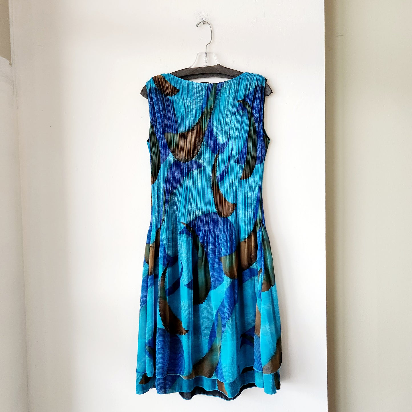 Veeca Pleated Sleeveless Dress - M