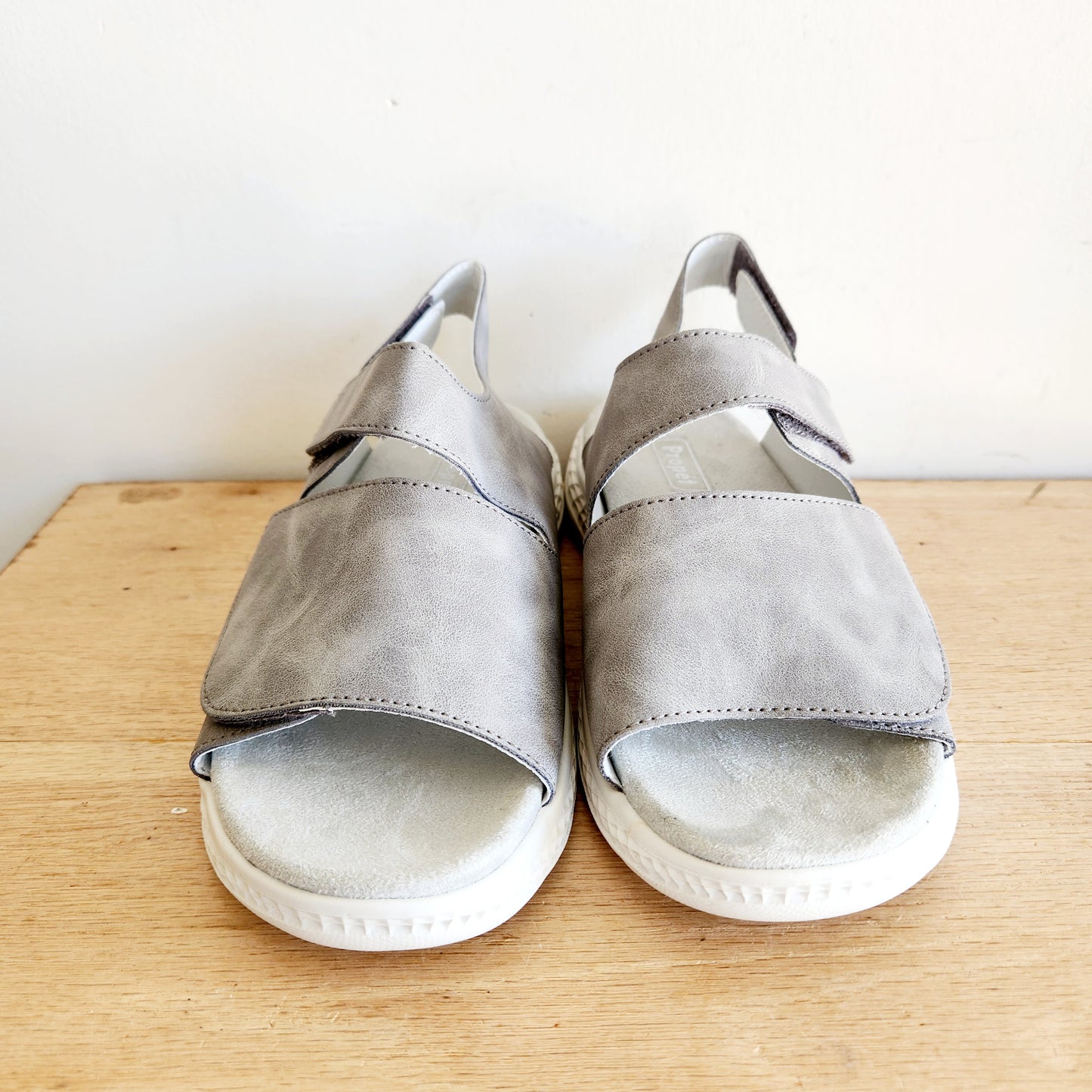 Propét Velcro Active Sandals - size 8.5 XX Wide - Like New