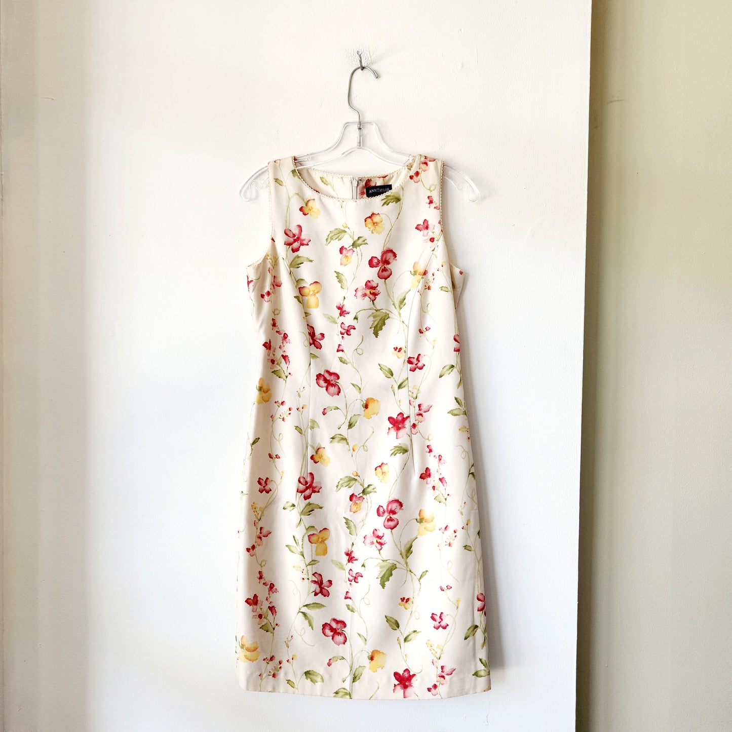 Ann Taylor 100% Silk Floral Shift Dress - size 4