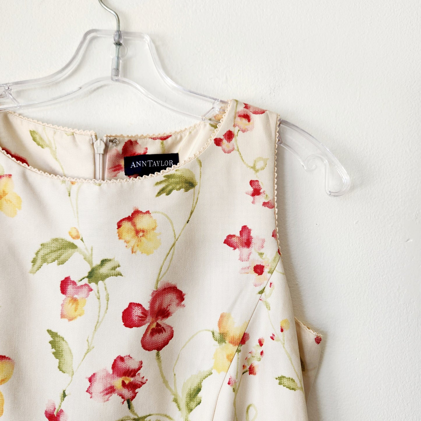 Ann Taylor 100% Silk Floral Shift Dress - size 4