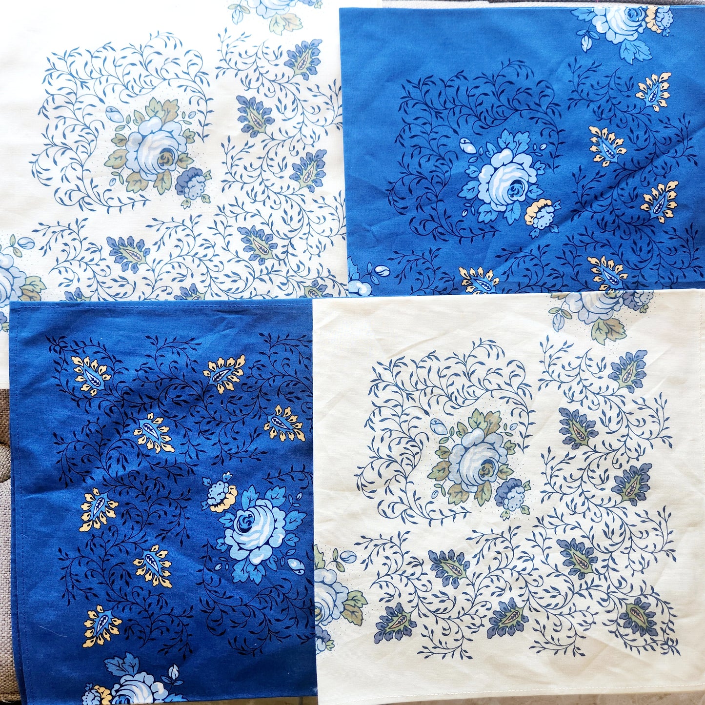 Les Olivades Blue and White Floral Napkin Set of 4 Like New