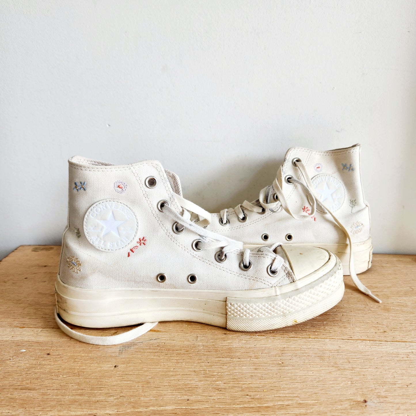 Converse Platform High Tops with Embroidery - size 8 - as is