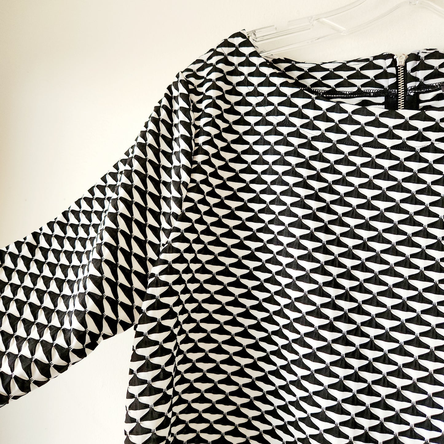 Travelers by Chico's Crop Fit Textured Top - size 8