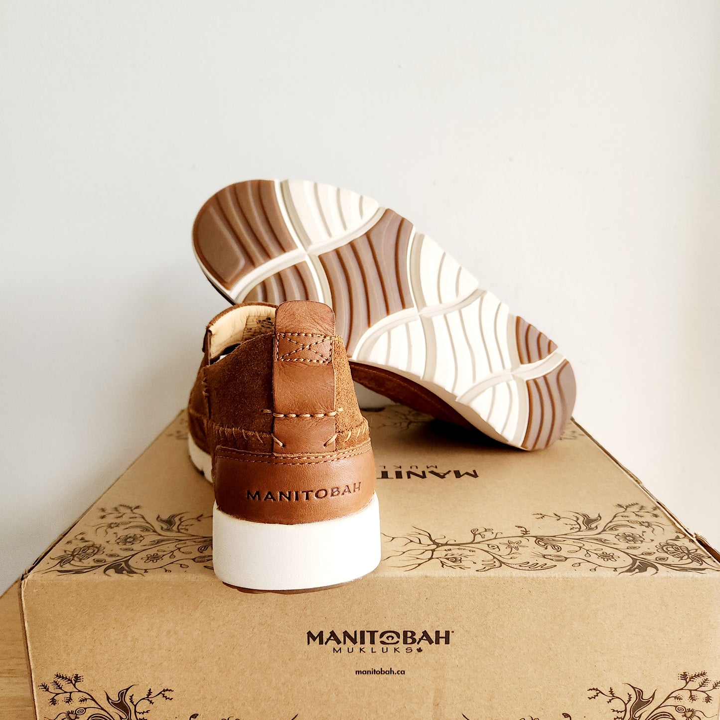 Manitobah Boreal Moccasins - size Men's 9 - New