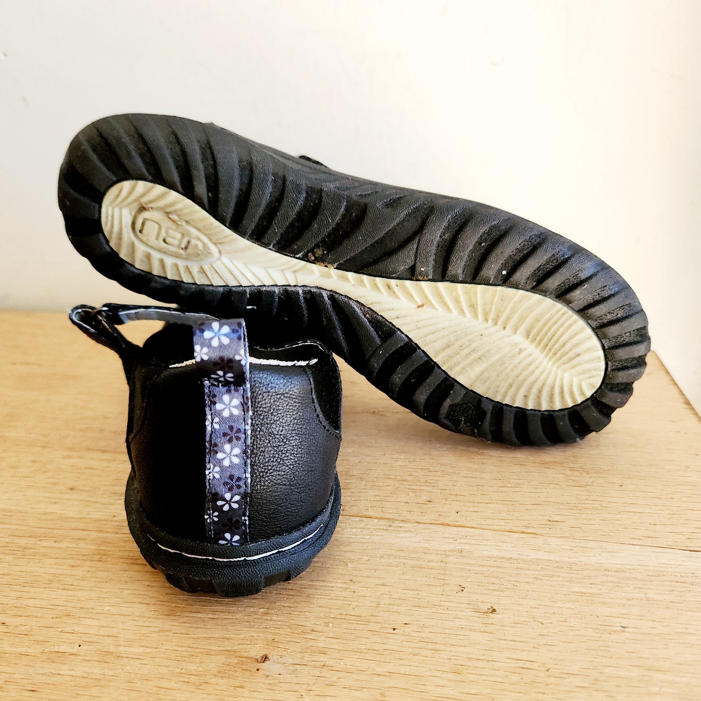 JBU by Jambu Black Active Mary Janes - size 7M