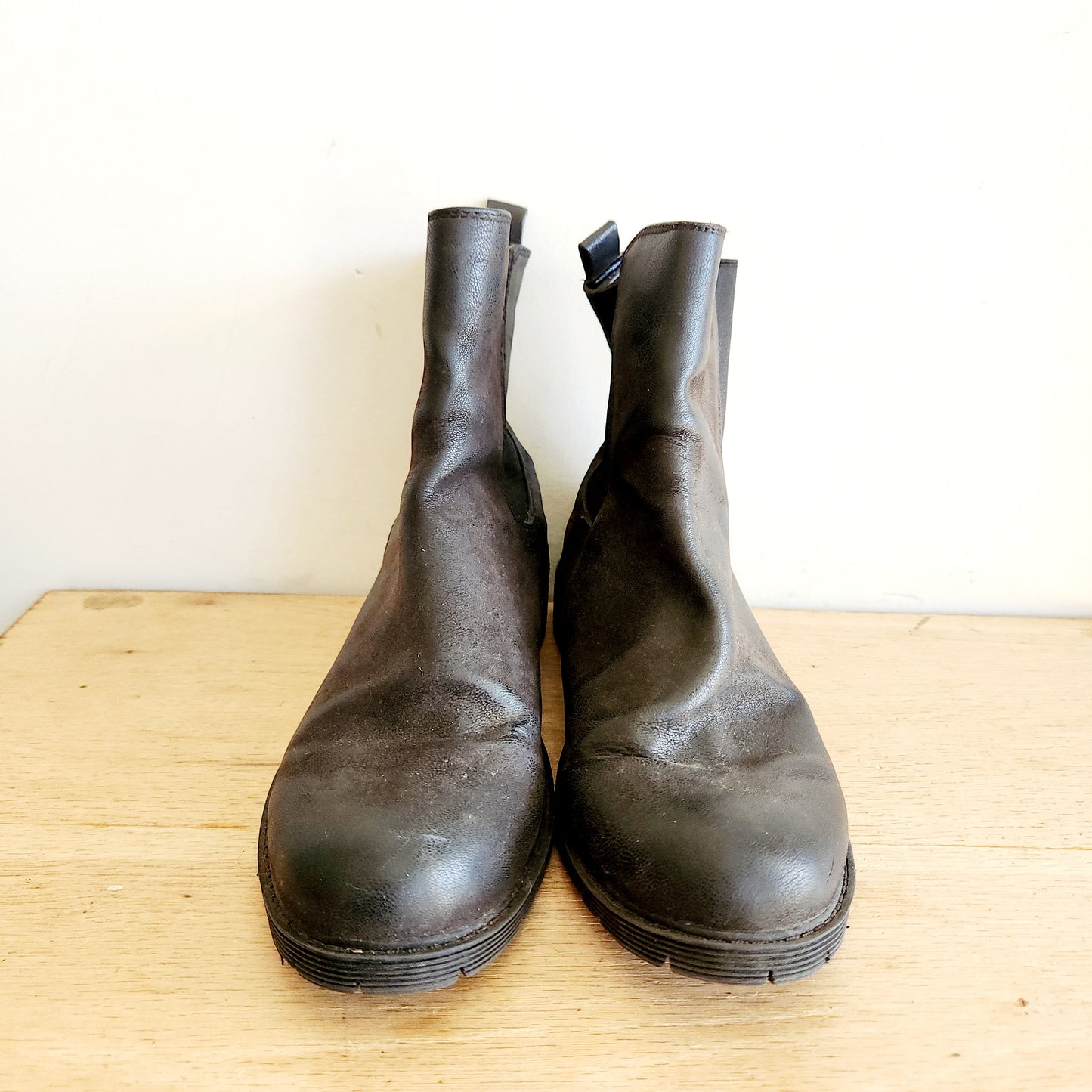 LOFT Vegan Leather Chelsea Boots - size 9