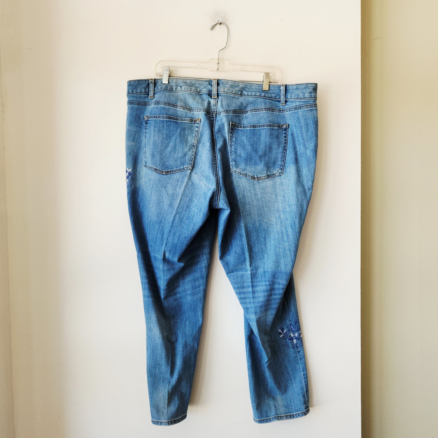 Talbots Flawless Girlfriend Jeans with Embroidery - size 18W