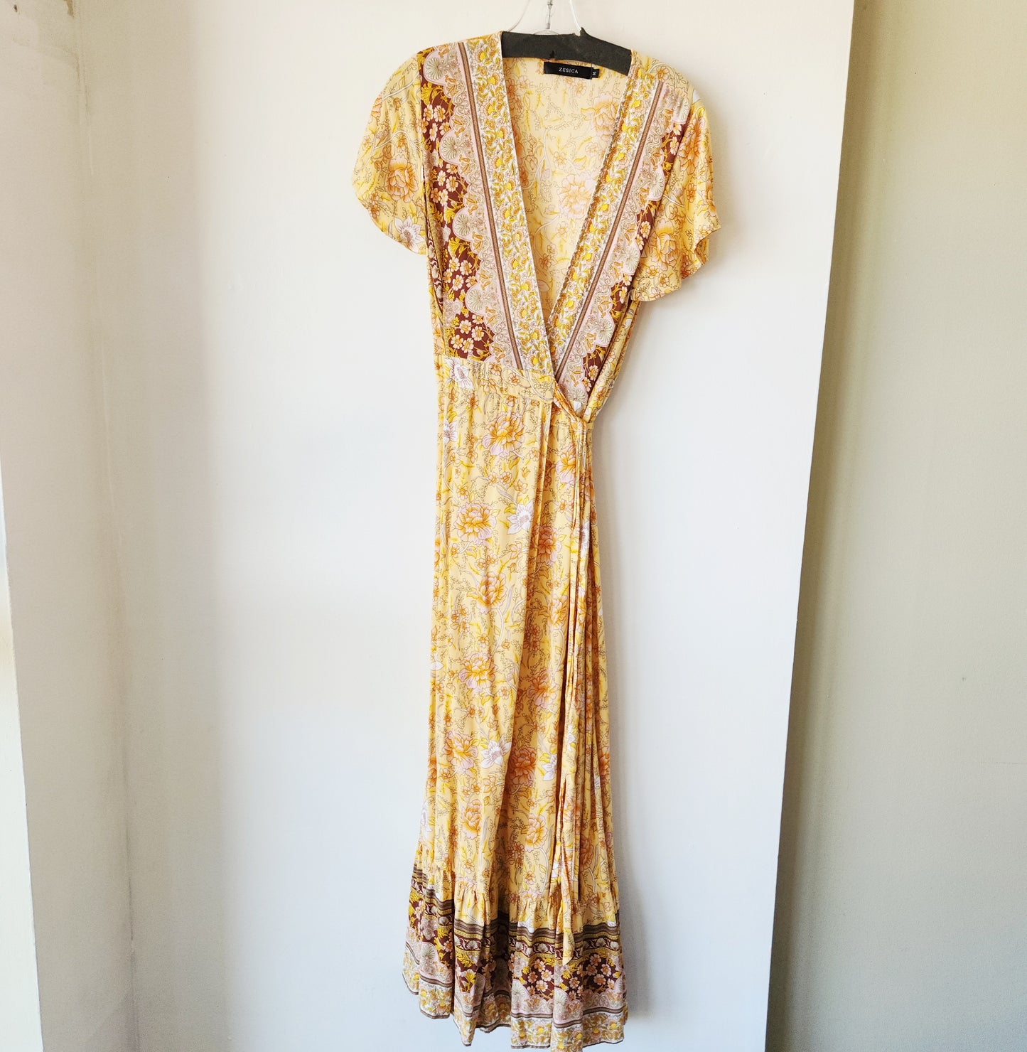 Zesica Wrap Maxi Dress - M