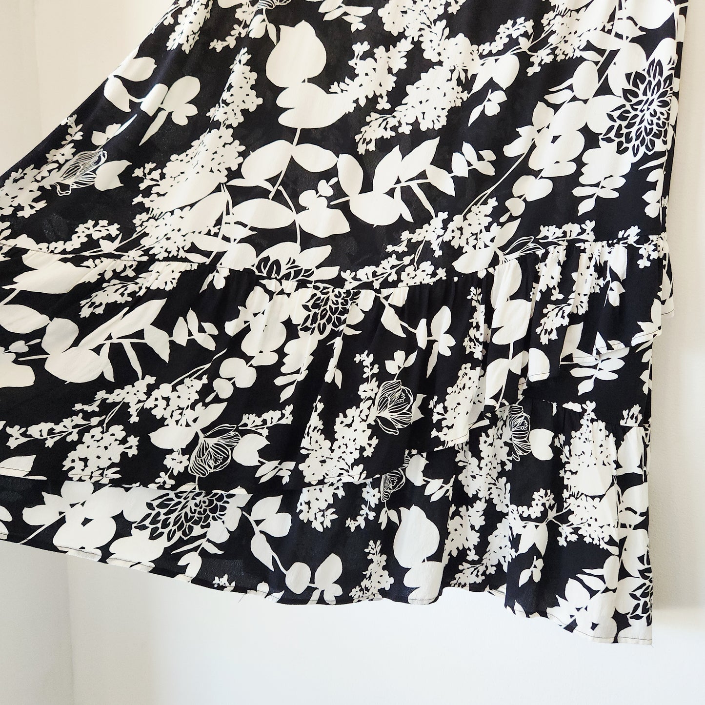 Talbots Black & White Skirt with Ruffle Detail - L