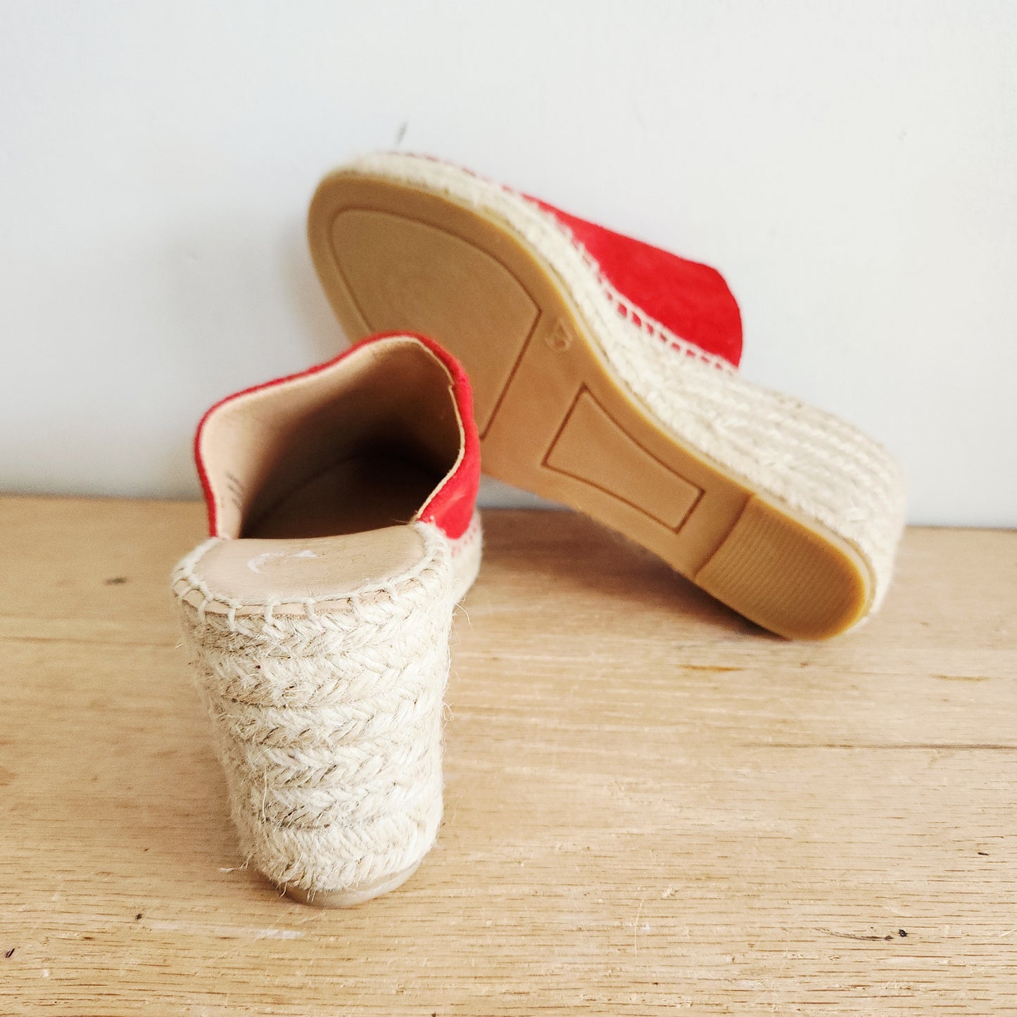 Jutelia Tomato Red Espadrille Wedges - size 37