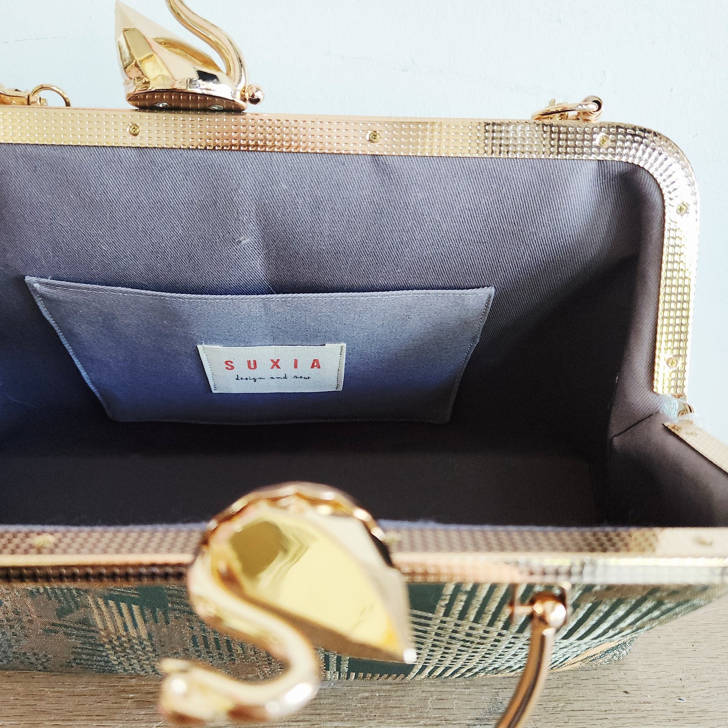 Suxia Design & Sew Purse with Swan Motif Snap Top