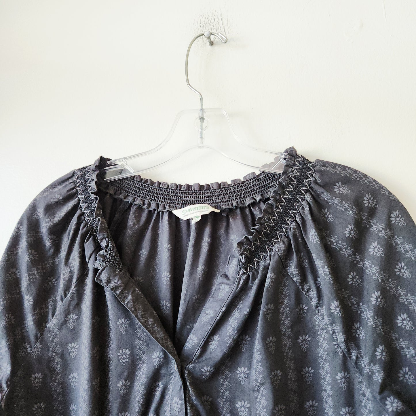 Aventura 100% Organic Cotton Top with Smocked Details - M