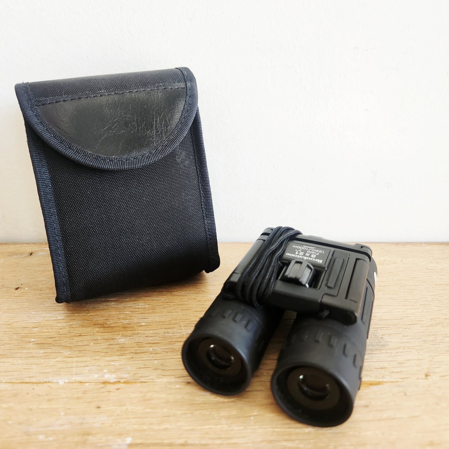 Brookstone 8x21 Binoculars w Case