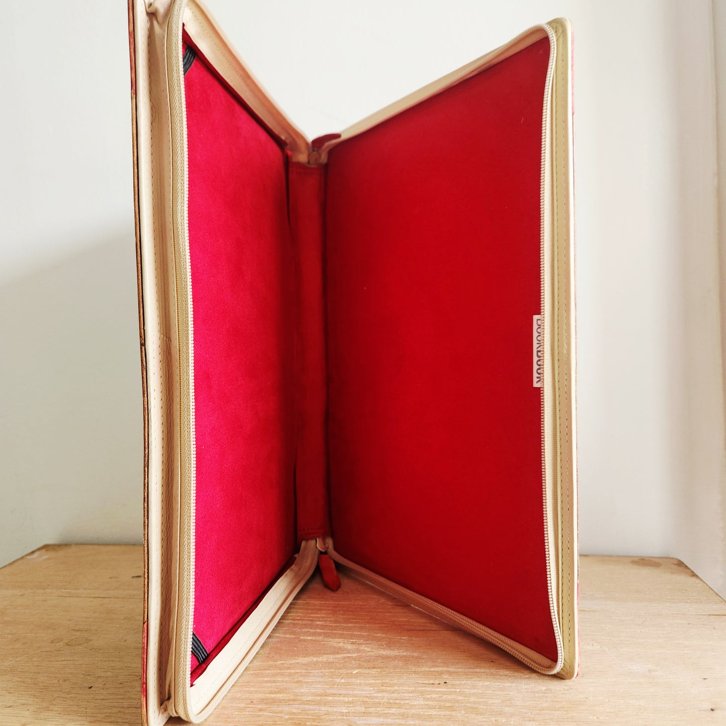 Twelve South Rutledge Bookbook Laptop Ipad Cover for 9" x 14"