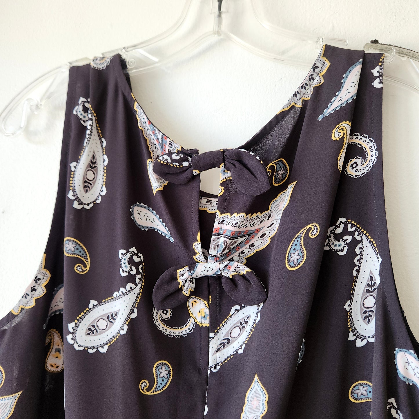 Loft Sleeveless Paisley Top with Bow Details - L Petite