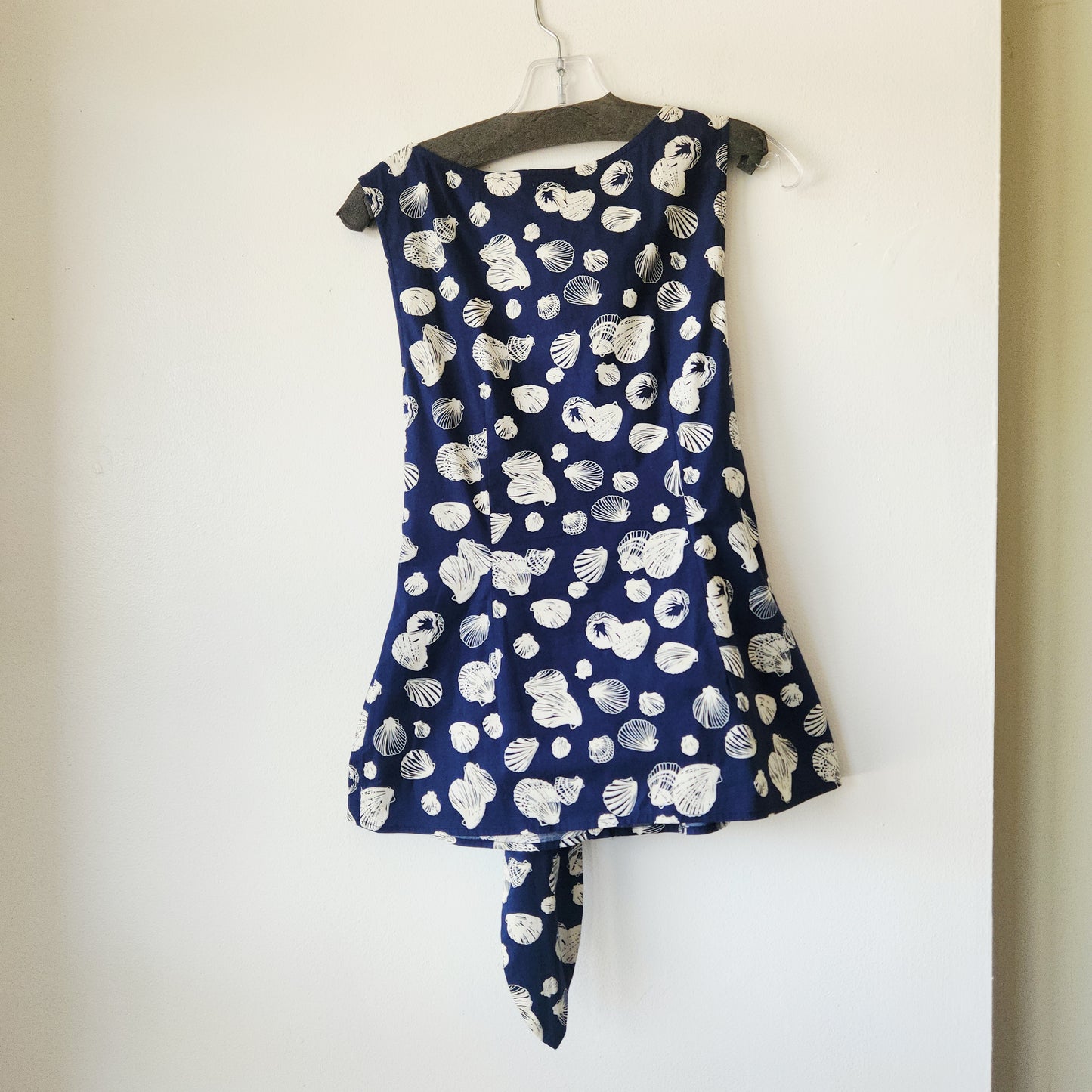 Edmé & Esyllte Seashell Motif Fit & Flare Top with Tie - size 6