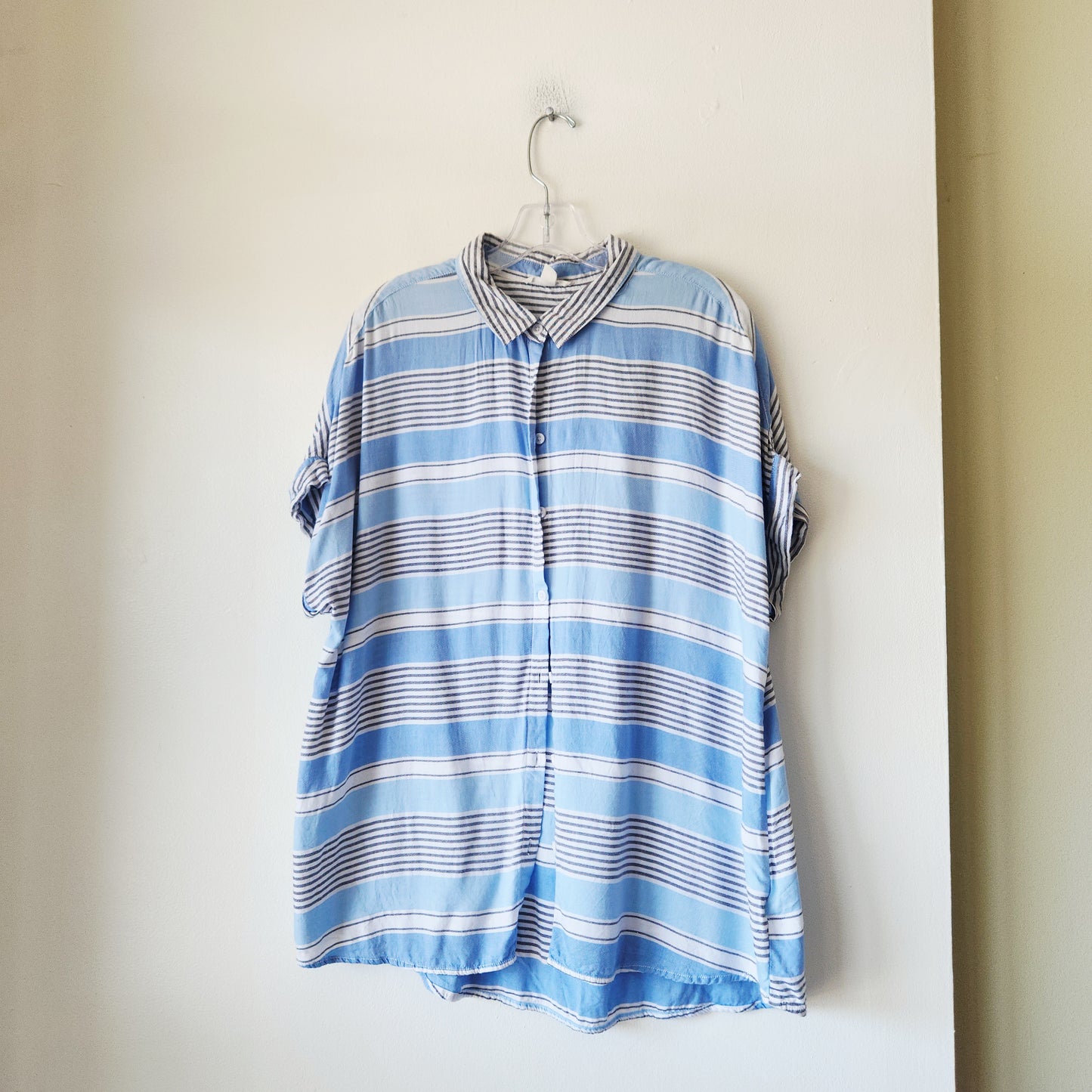BeachLunchLounge Loose Fit Striped Button Up Shirt - L