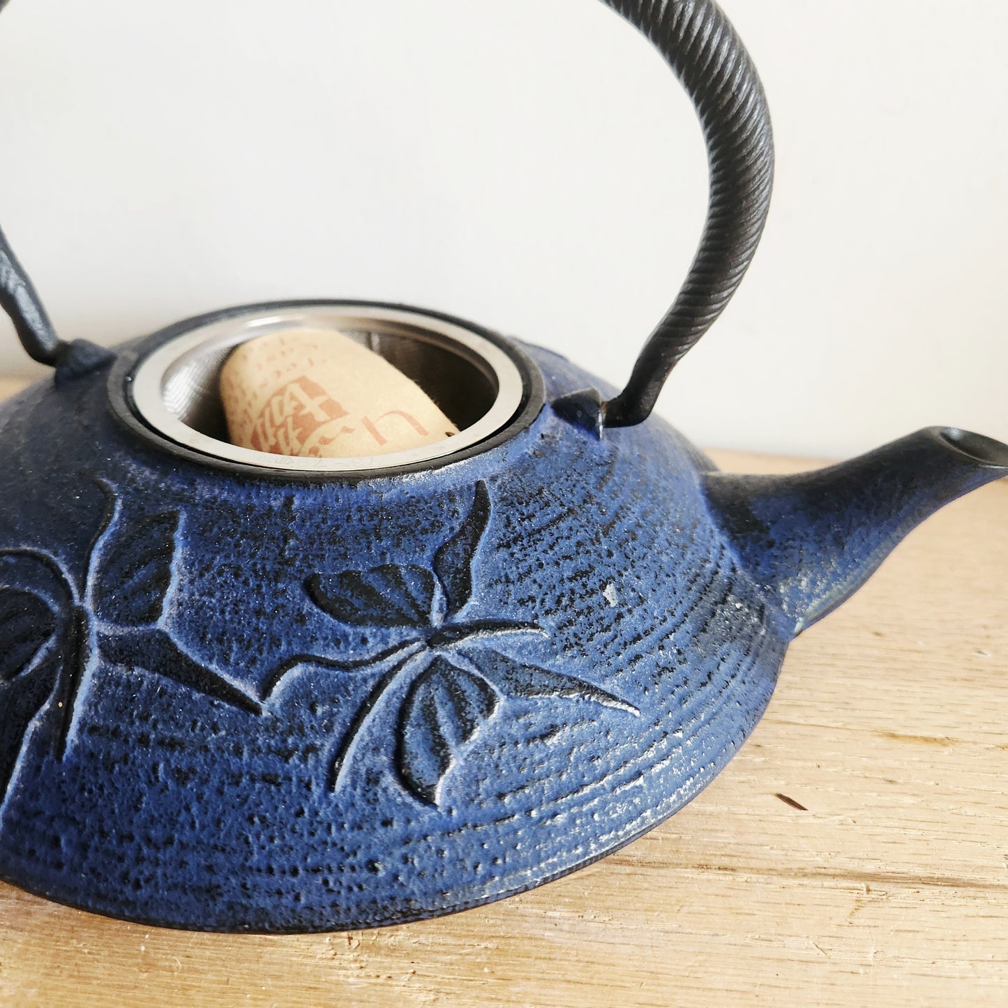 Japanese Tetsubin Blue Cast Iron Dragonfly Teapot and Diffuser NEW