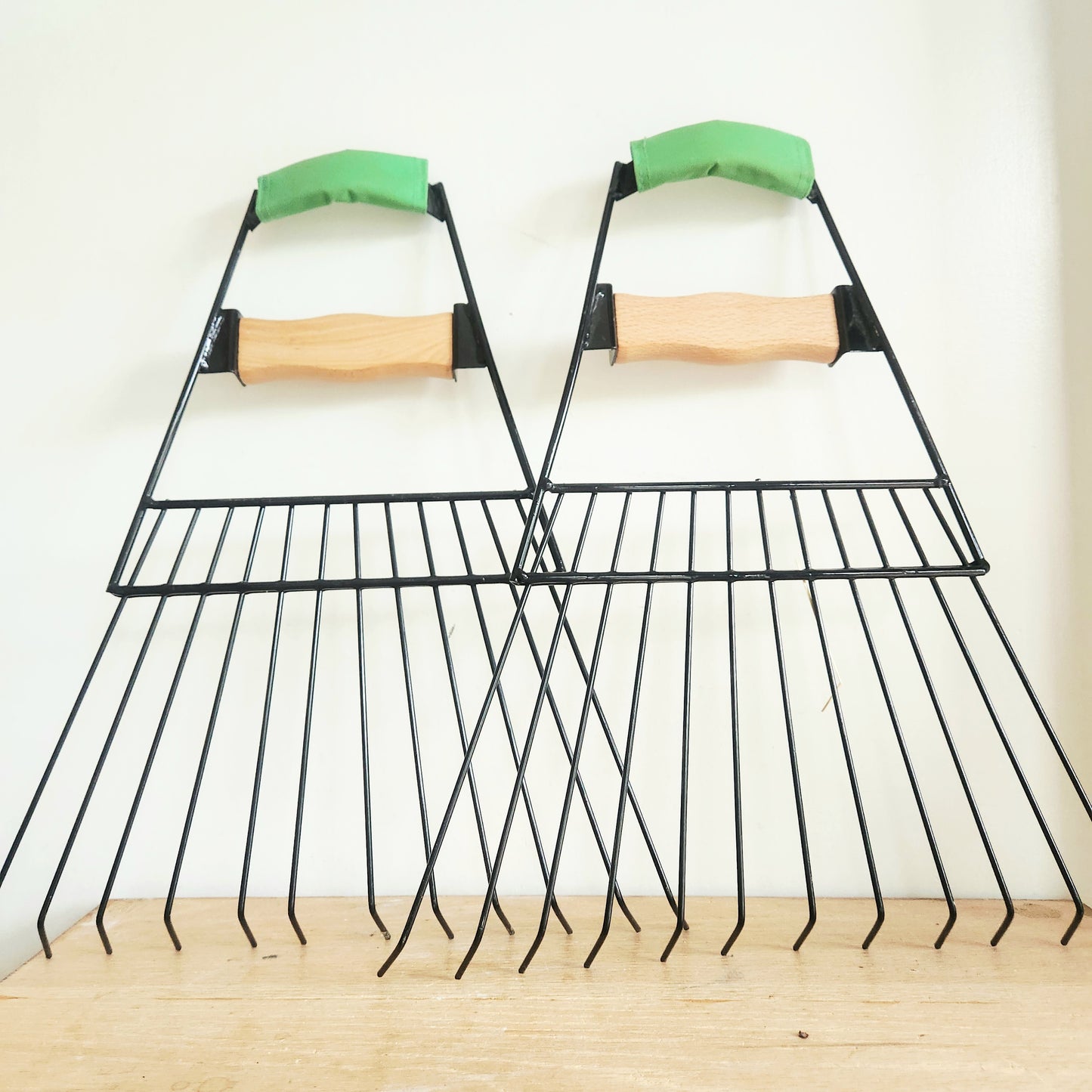 Steel Leaf Scoops Heavy Duty Leaf Grabber Hand Rakes