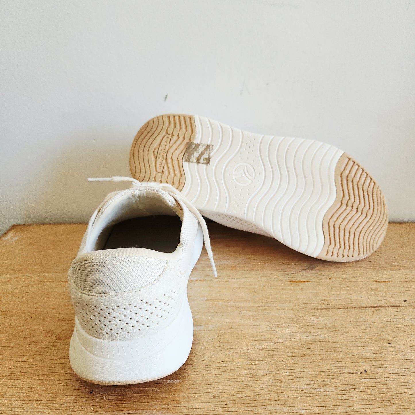 Kizik Hands Free Sneakers - size Men's 6.5 Wide/Women's 8 Wide