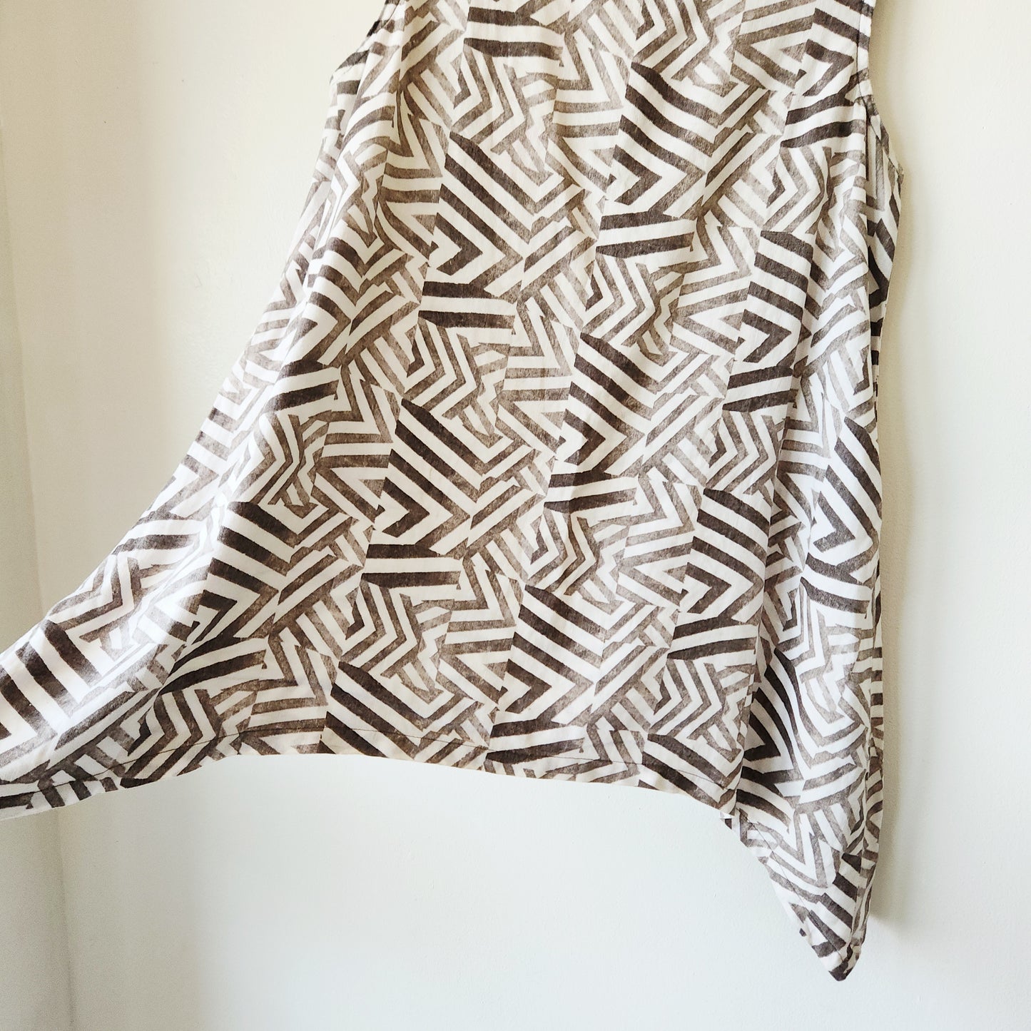 Eleven Stitch Design Handkerchief Hem Sleeveless Top - S