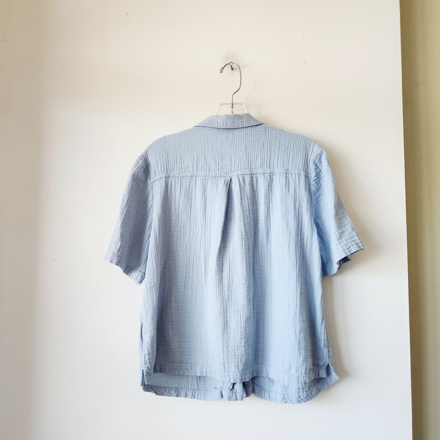 Quince 100% Organic Cotton Gauzy Button Up Shirt - M
