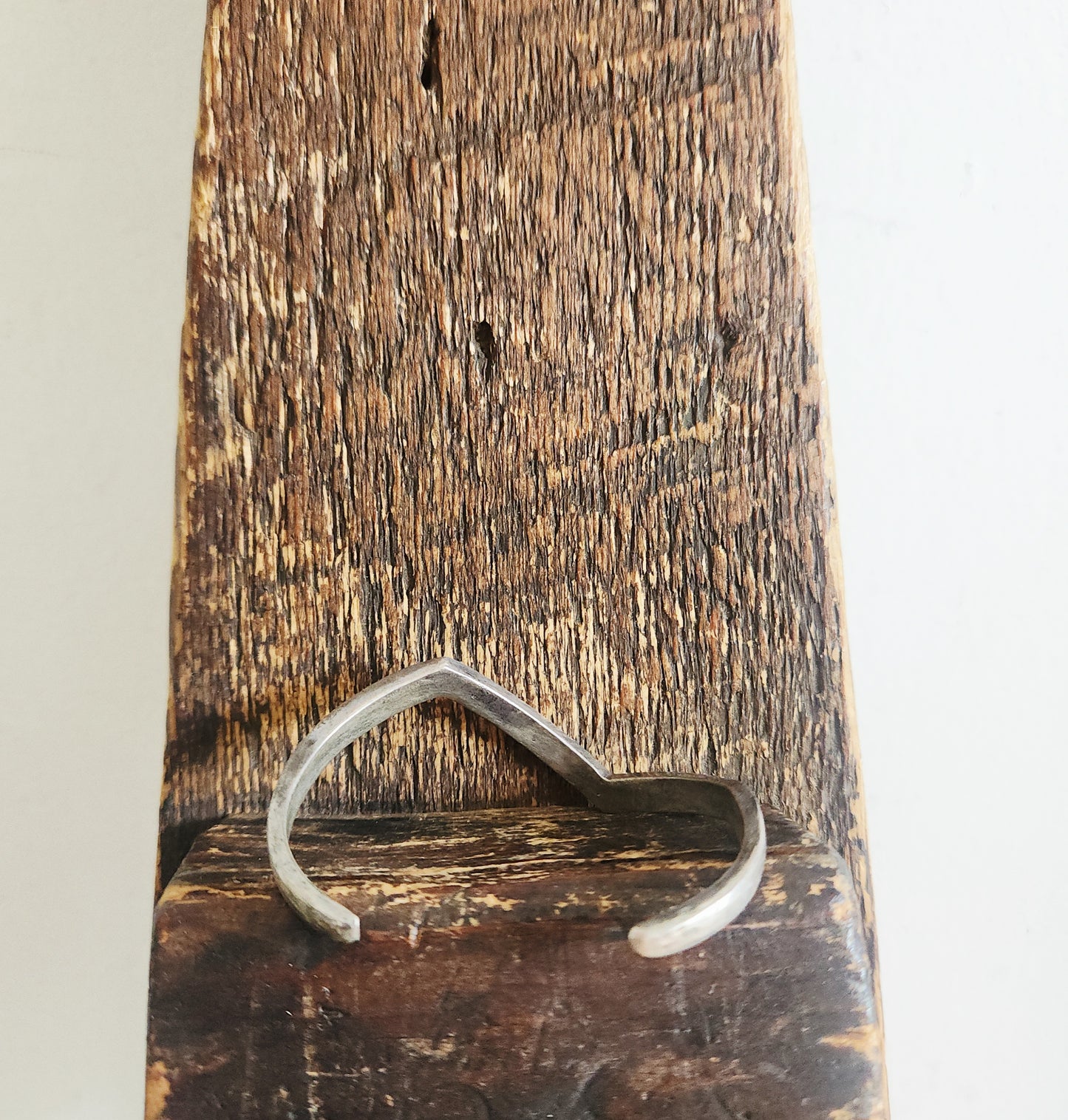Inlay ZigZag Slim Cuff Bracelet