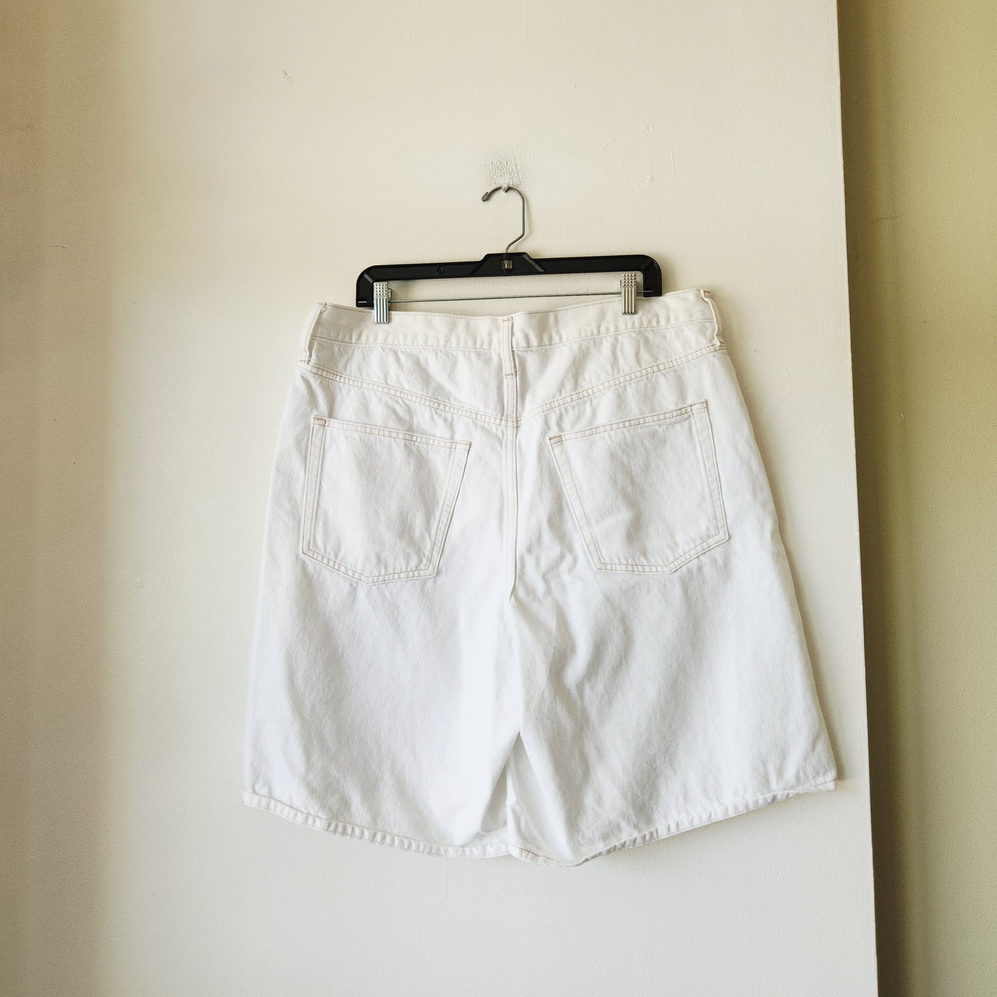 GAP Denim White Bermuda Shorts - size 16R/33