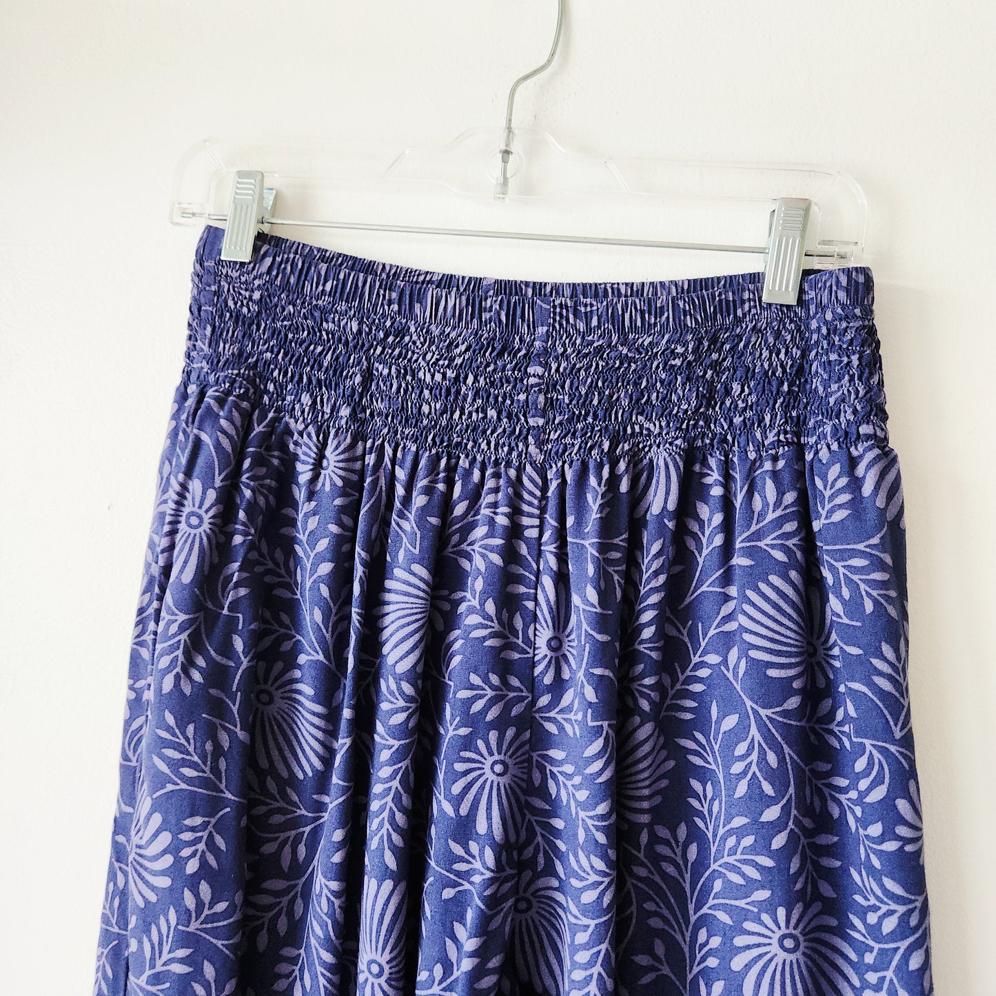 Lotus & Luna Pull On Pants with Smocked Waistband - M Petite