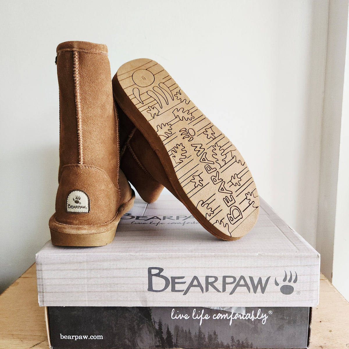Bearpaw Emma Short Boots - size 9 - New