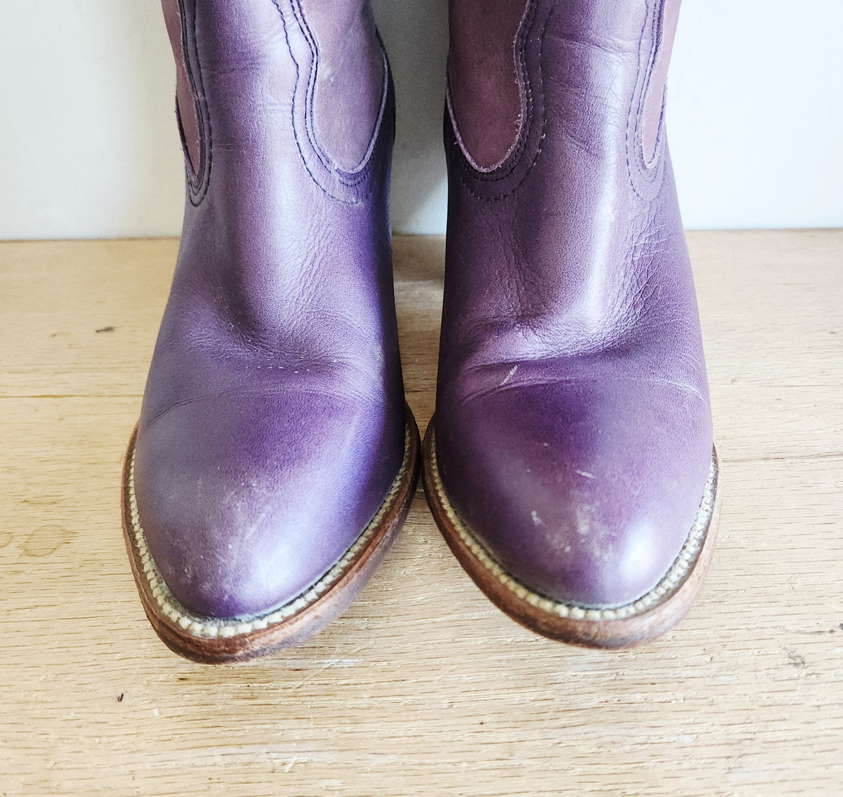 Vintage Frye Cowgirl Boots - size 8B