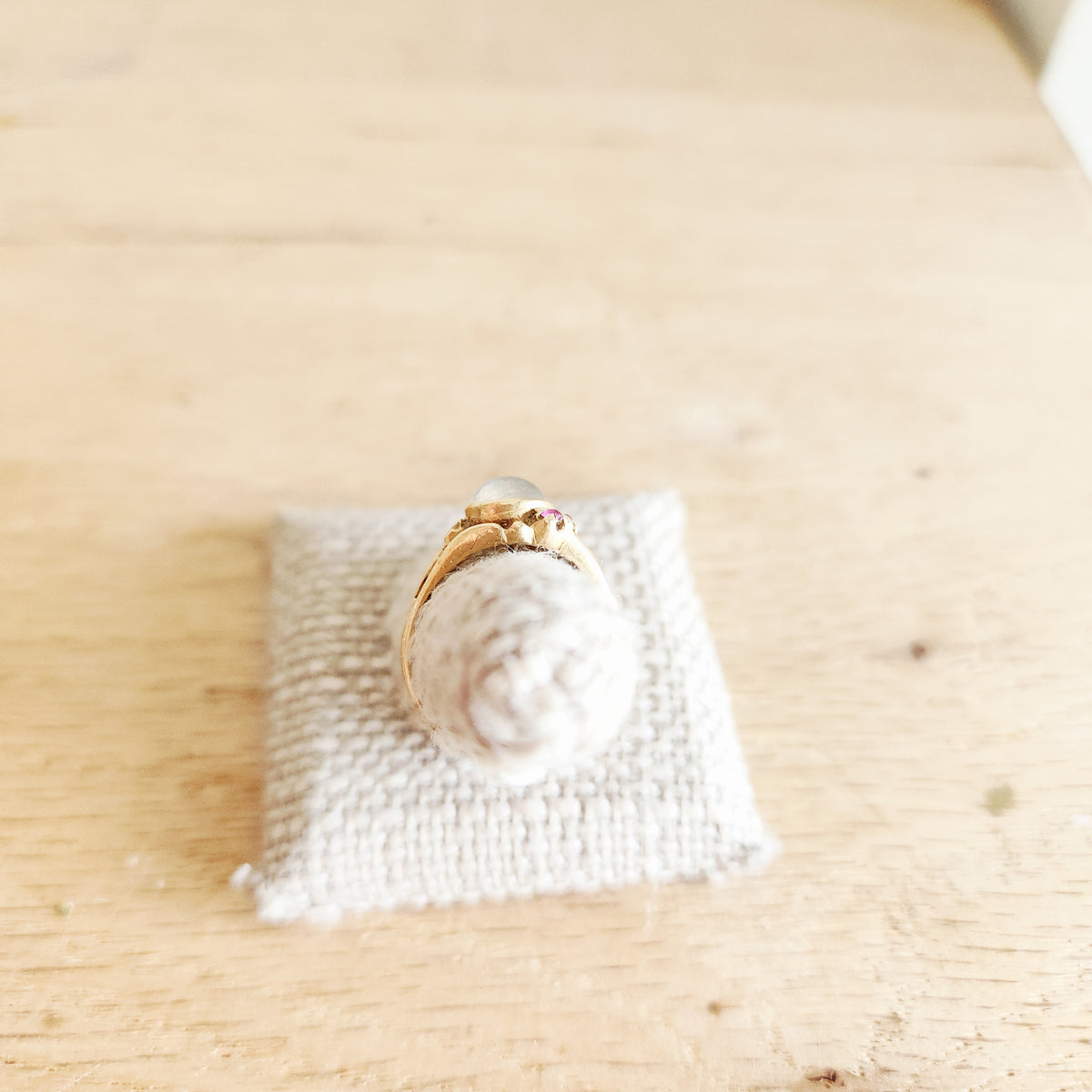 14K Gold Ring with Accent Stones - size 7 - as is