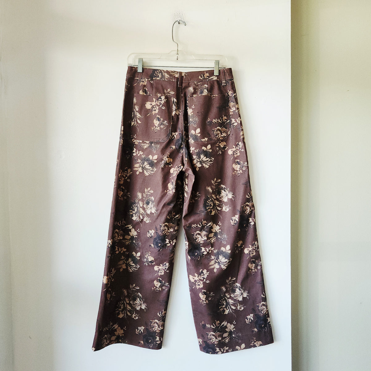 Entro Brown Jeans with Floral Motif - M