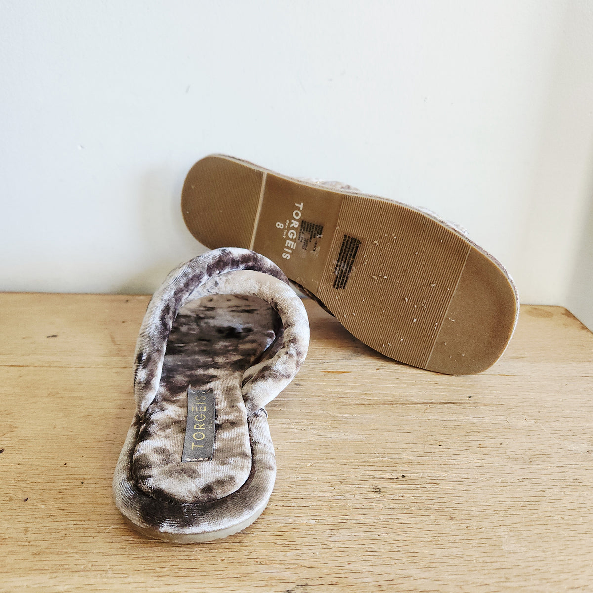 Torgēis Velvet Slides with Gold Accents - size 8