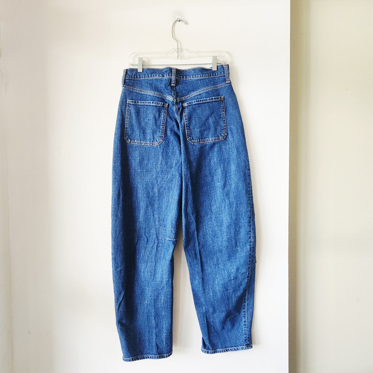 Old Navy Barrel Leg Jeans - size 6
