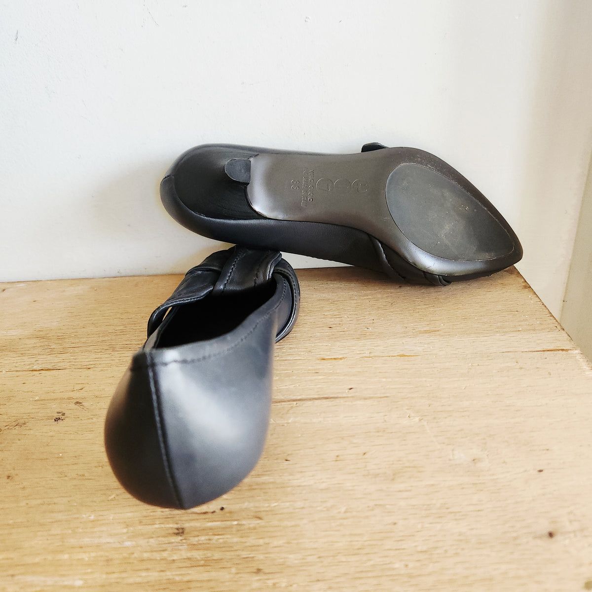 Yin Leather Kitten Heels with Pointed Toe - size 38