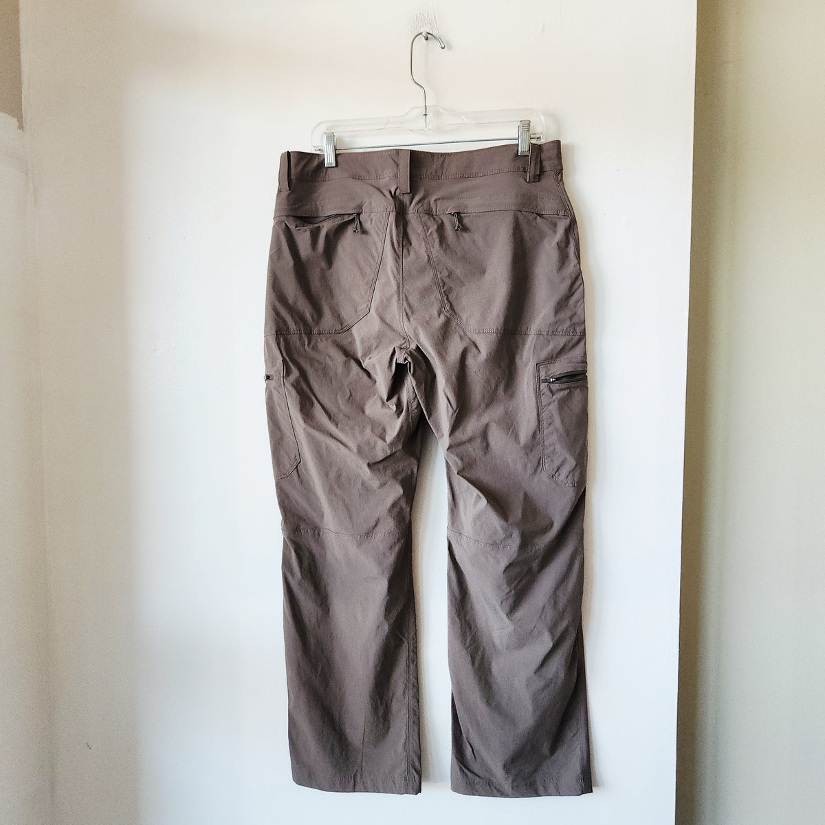 LL Bean Zipper Cargo Pockets Pants - size 33 x 29