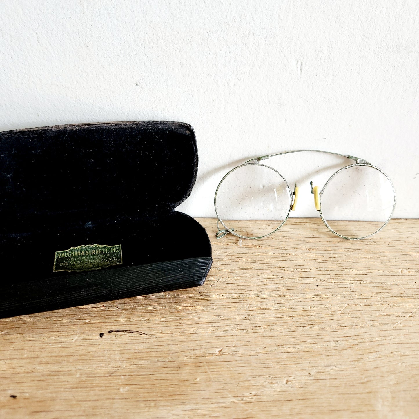 Antique Vaughan & Burnett Inc. Brattleboro VT(case) Spectable Eyeglasses Metal