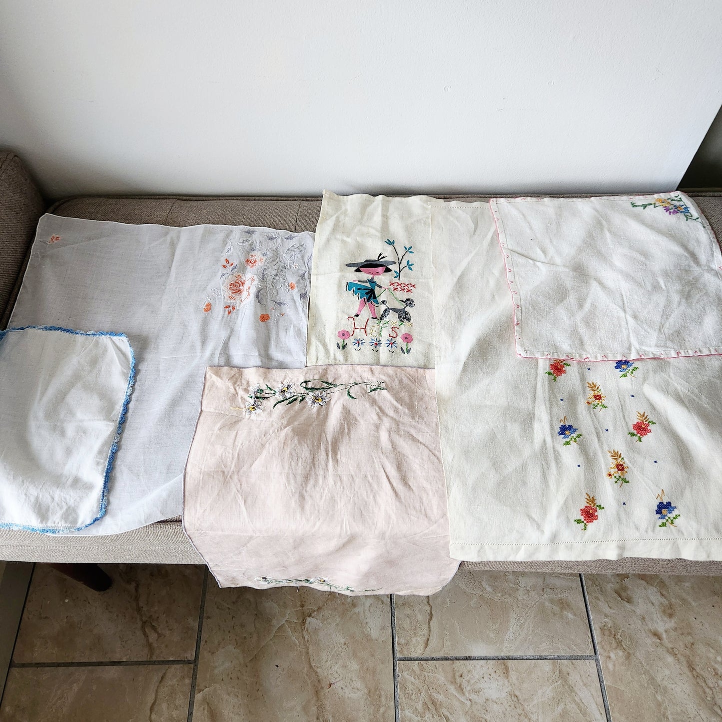Vintage Linens Mix Handkerchiefs, etc. Embroidery
