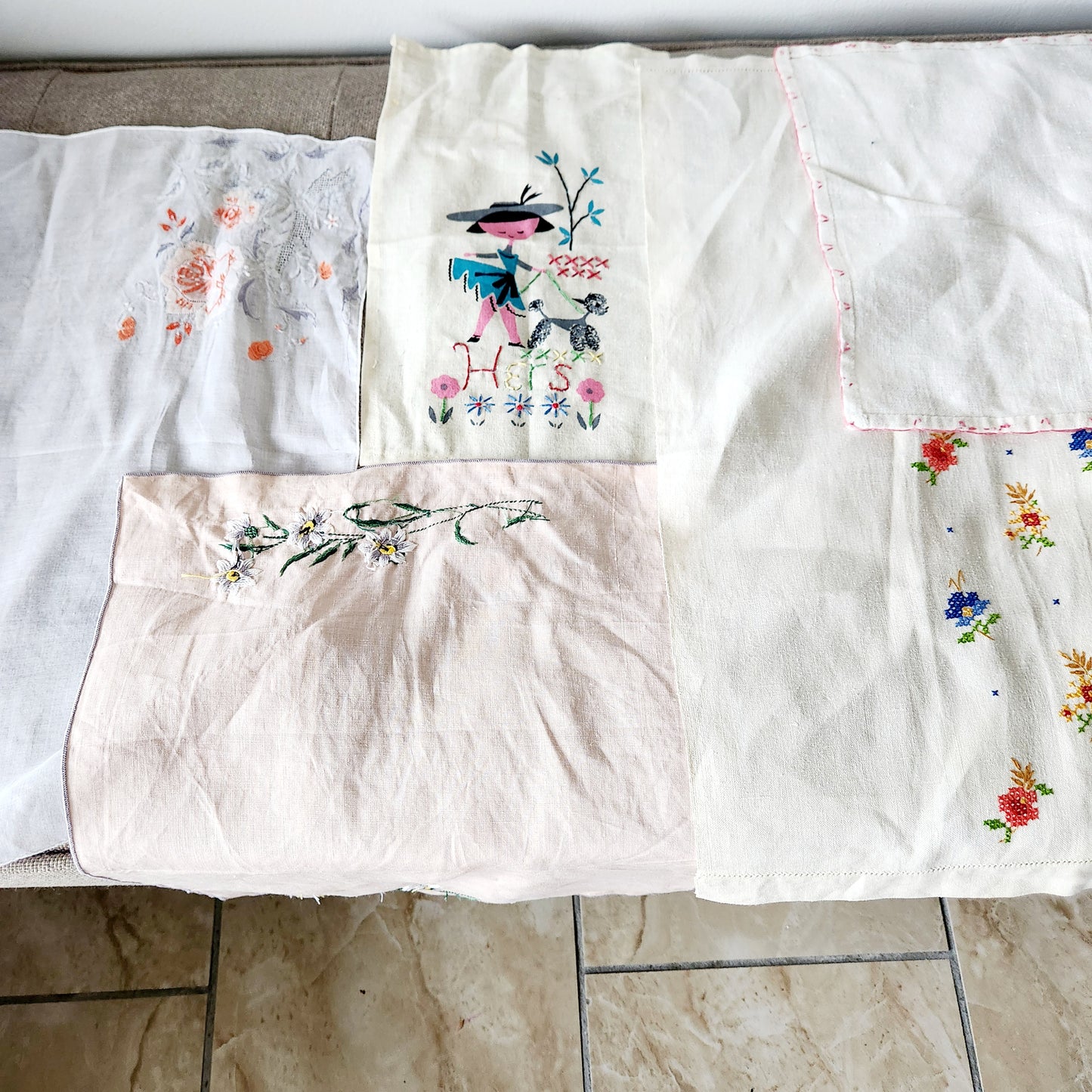 Vintage Linens Mix Handkerchiefs, etc. Embroidery