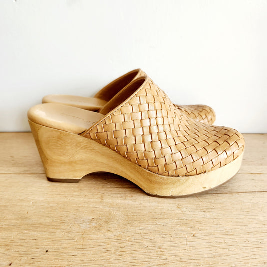 Everlane Leather Woven Clogs - size 6.5
