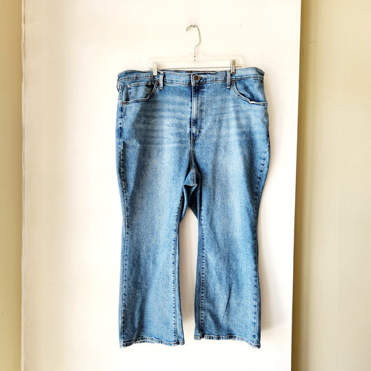 Levi's High Waisted Crop Flare Jeans - size 24W
