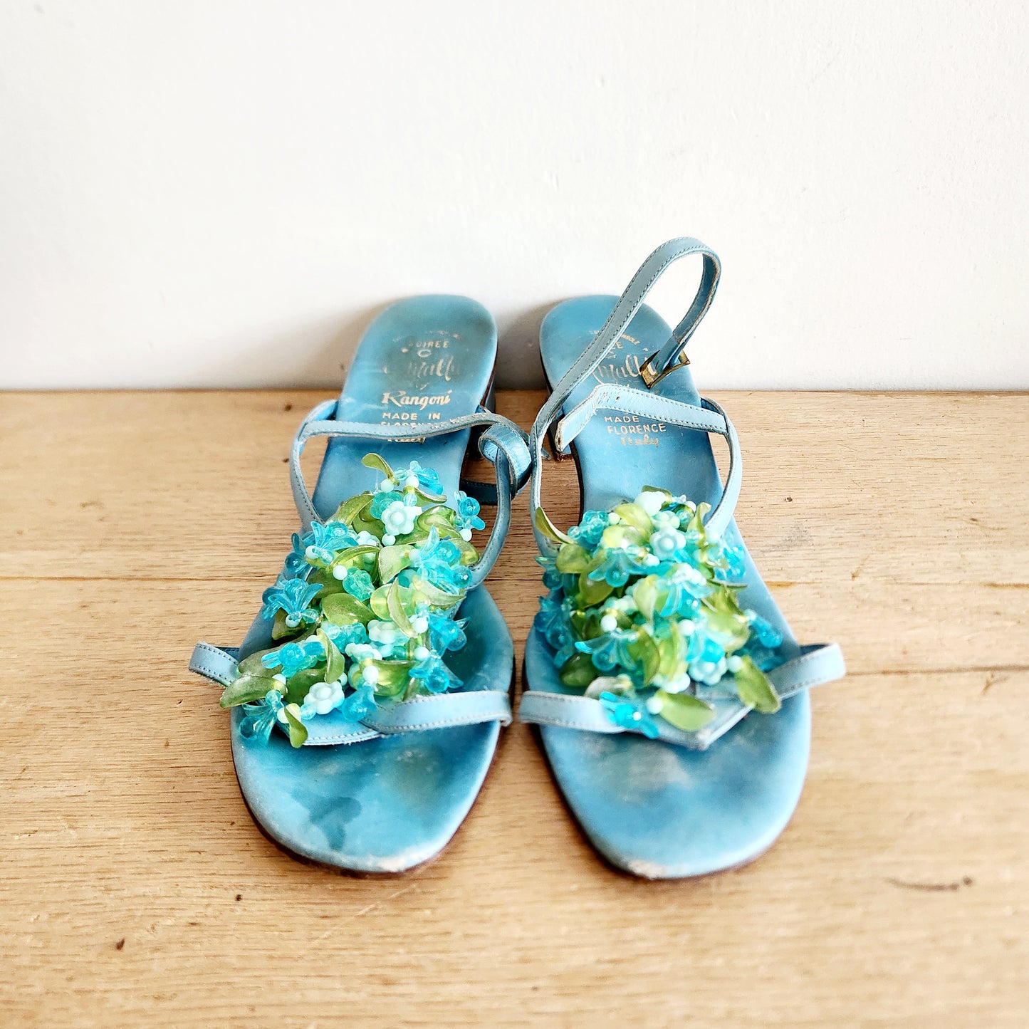 Vintage Amalfi by Rangoni Floral Embellished Sandals - size 7N