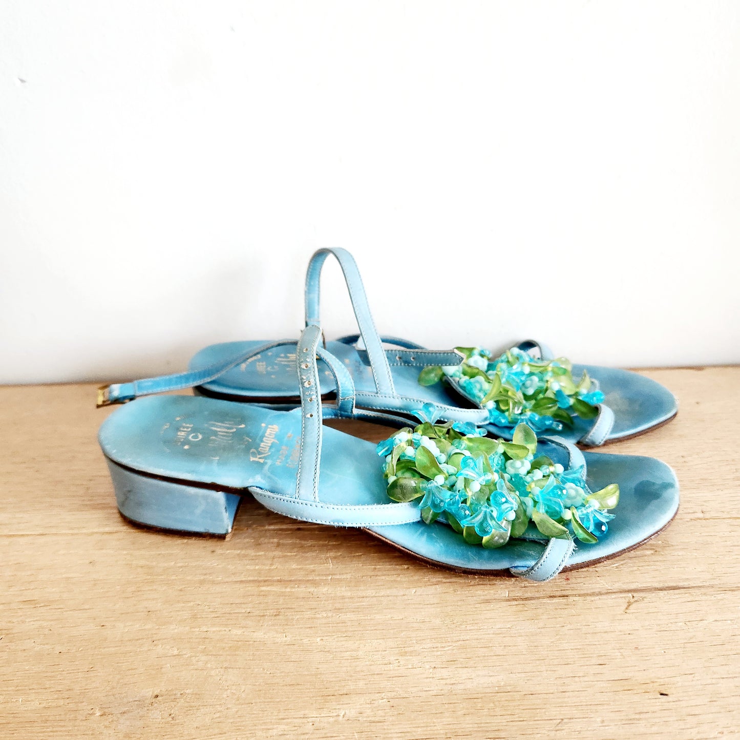 Vintage Amalfi by Rangoni Floral Embellished Sandals - size 7N
