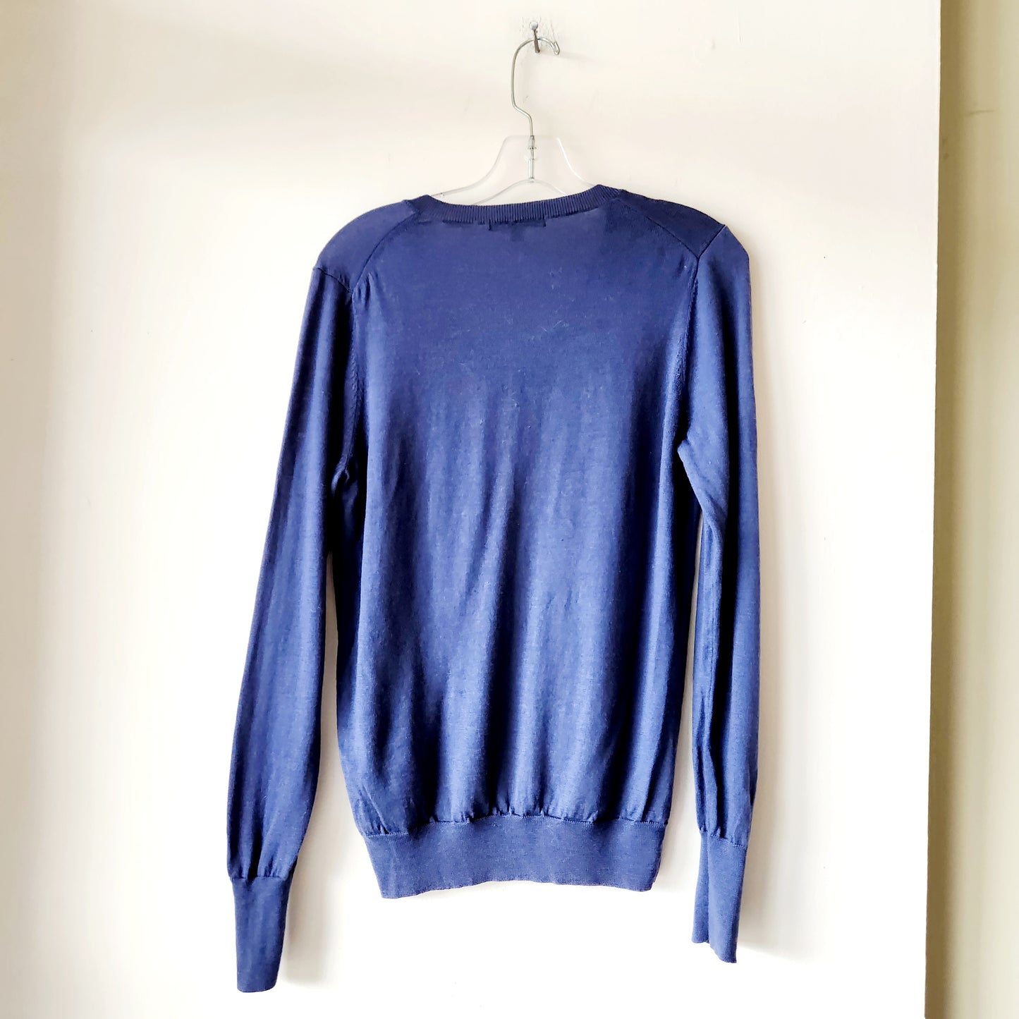 Uniqlo 100% Wool Fine Knit V-Neck Sweater - M