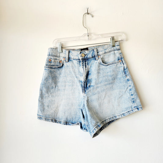 BDG Lightwash Denim Shorts - size 27