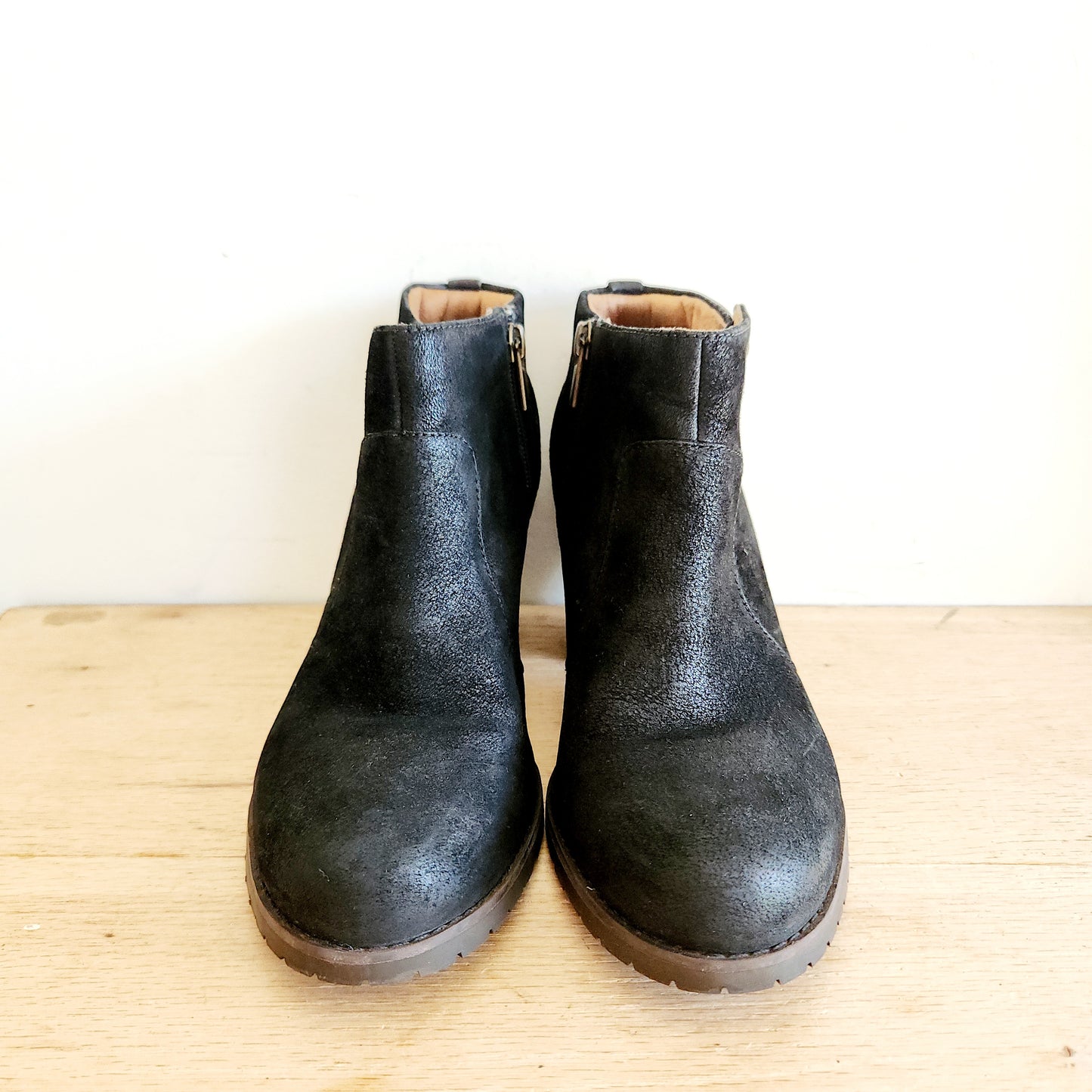 Clarks Indigo Leather Ankle Boots - size 8.5M