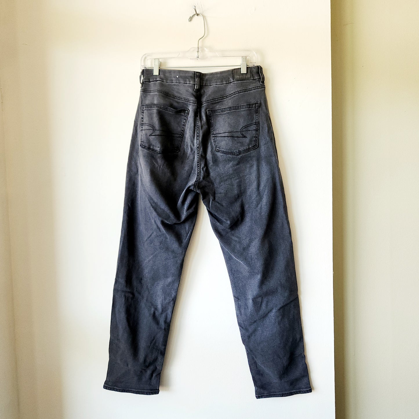 American Eagle Curvy Mom Jeans - size 8